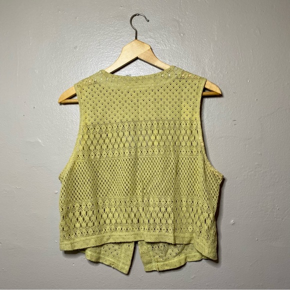 Vintage Green Crochet Knit Cropped Boho Whimsigoth Sweater Vest Size Medium - Picture 5 of 5